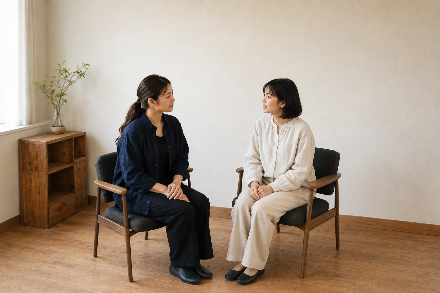 施術前に向かい合い、髪の希望を穏やかに話す相談風景のイメージ